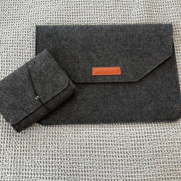 NWOT Homiee Felt Tablet Case - Dark Grey - Picture 4 of 8